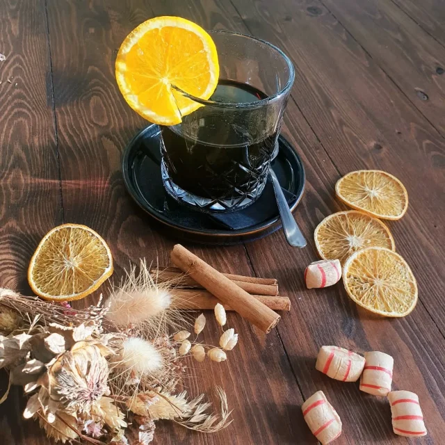 Vandaag hebben wij weer huisgemaakte Glühwein! Kom je ook een glaasje proeven?
•
Je vindt ons in hartje centrum, in de leukste winkelstraat van Middelburg. Met liefde maken we hier jouw ontbijt, lunch en borrel klaar.

📍 Langeviele 61, Middelburg
☎️ 0118-853886
📧 info@reynaertenco.nl
🌐 www.reynaertenco.nl